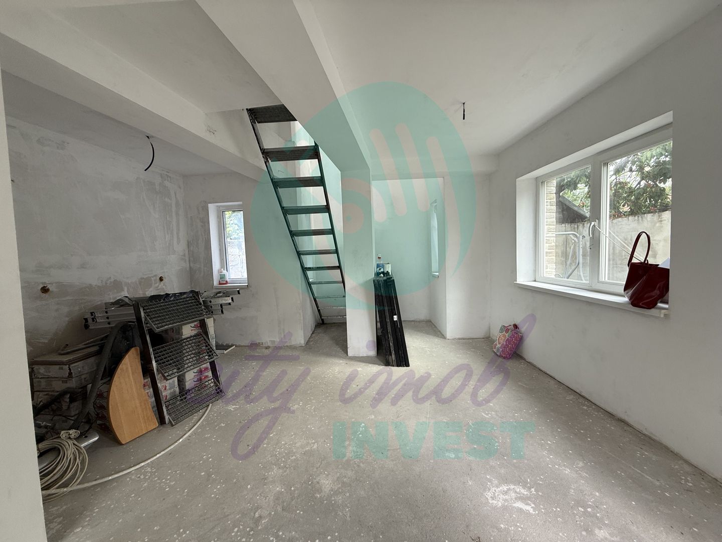 Casa receptionata in 2025 singura in curte - Poză 6