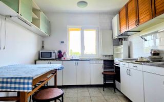 Apartament 3 camere, 2 bai, balcon, zona UMF - Poză 1