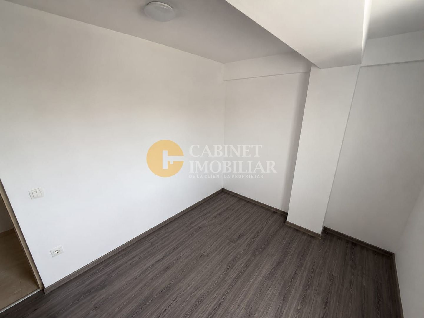 3 CAMERE DECOMANDAT--ETAJ 1-- ROND MALL MOLDOVA - Poză 2