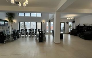 Vila / Hotel de vânzare în Păltiniș - Poză 12