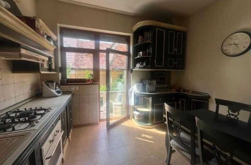APARTAMENT 3 CAMERE LA CASA CENTRAL | CURTE PROPRIE | VICTORIEI/ PARCUL SUBARINI - Poză 3