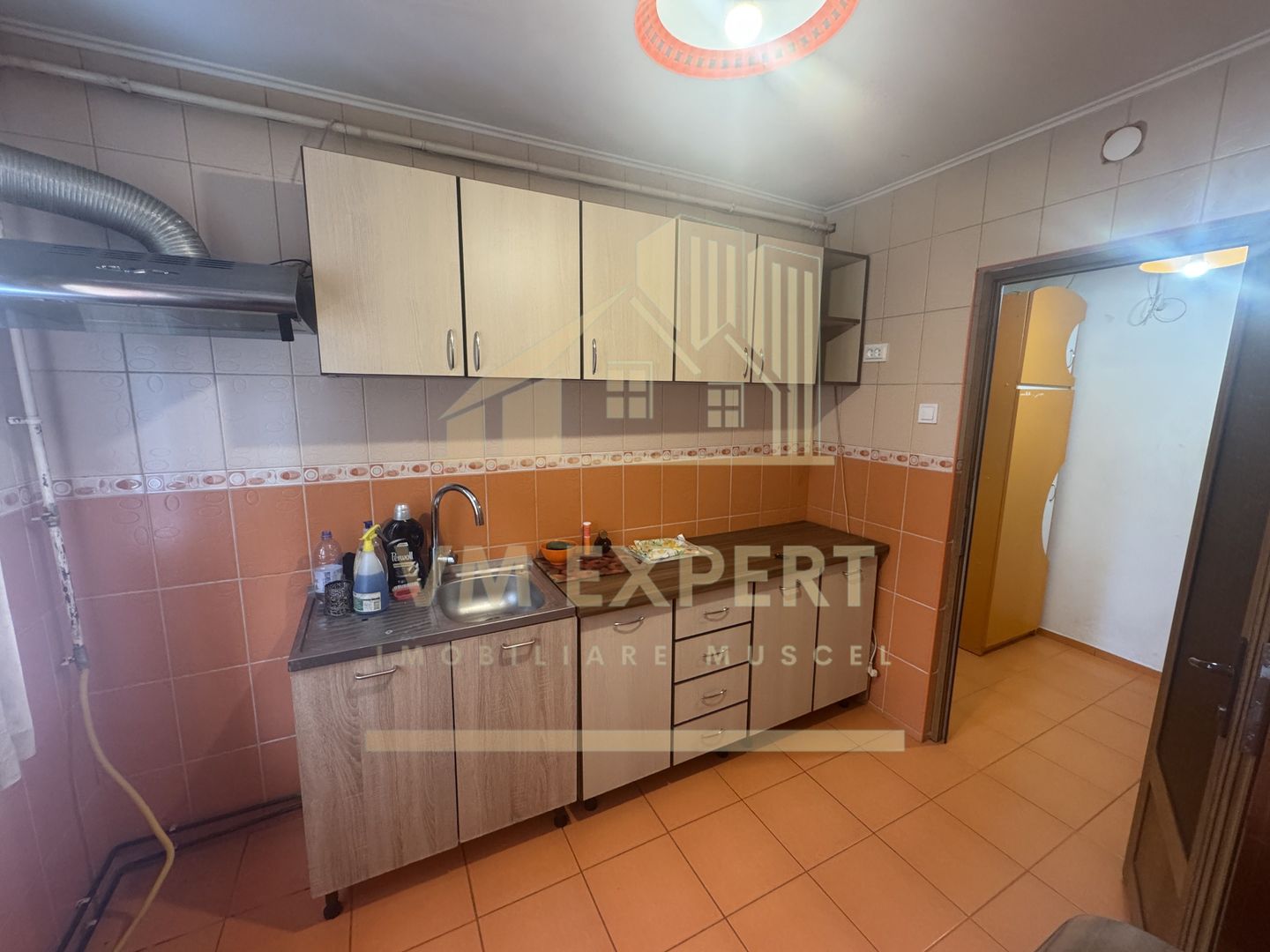 APARTAMENT 2 CAMERE ETAJ 2 CAMPULUNG - Poză 1