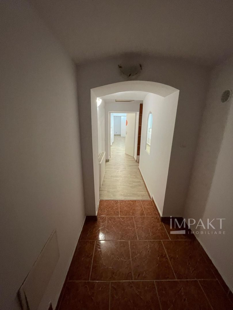 Spatiu comercial cu vad bun de inchiriat in zona centrală! - Poză 12