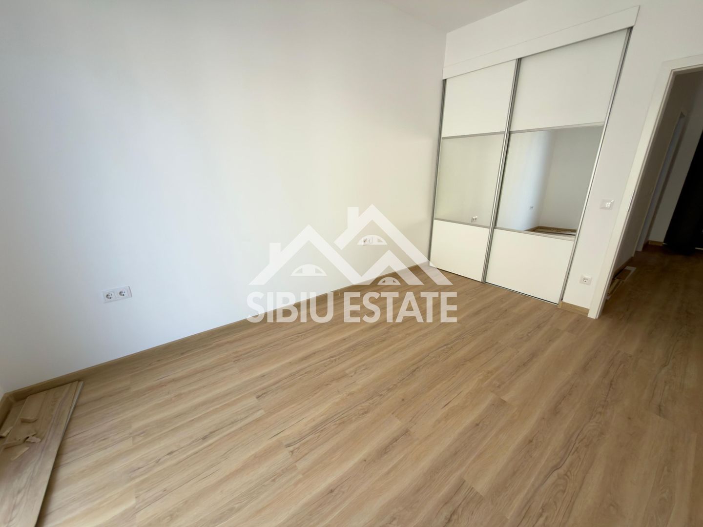 Apartament 2 camere Intabulat complex finalizat amenajat spatii verzi - Poză 3
