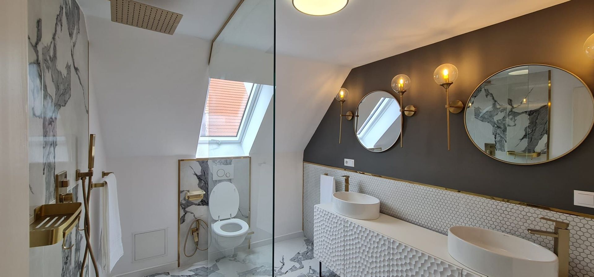 Vila spațioasă și elegantă de vânzare la intrarea în cartierul Turnișo - Poză 24