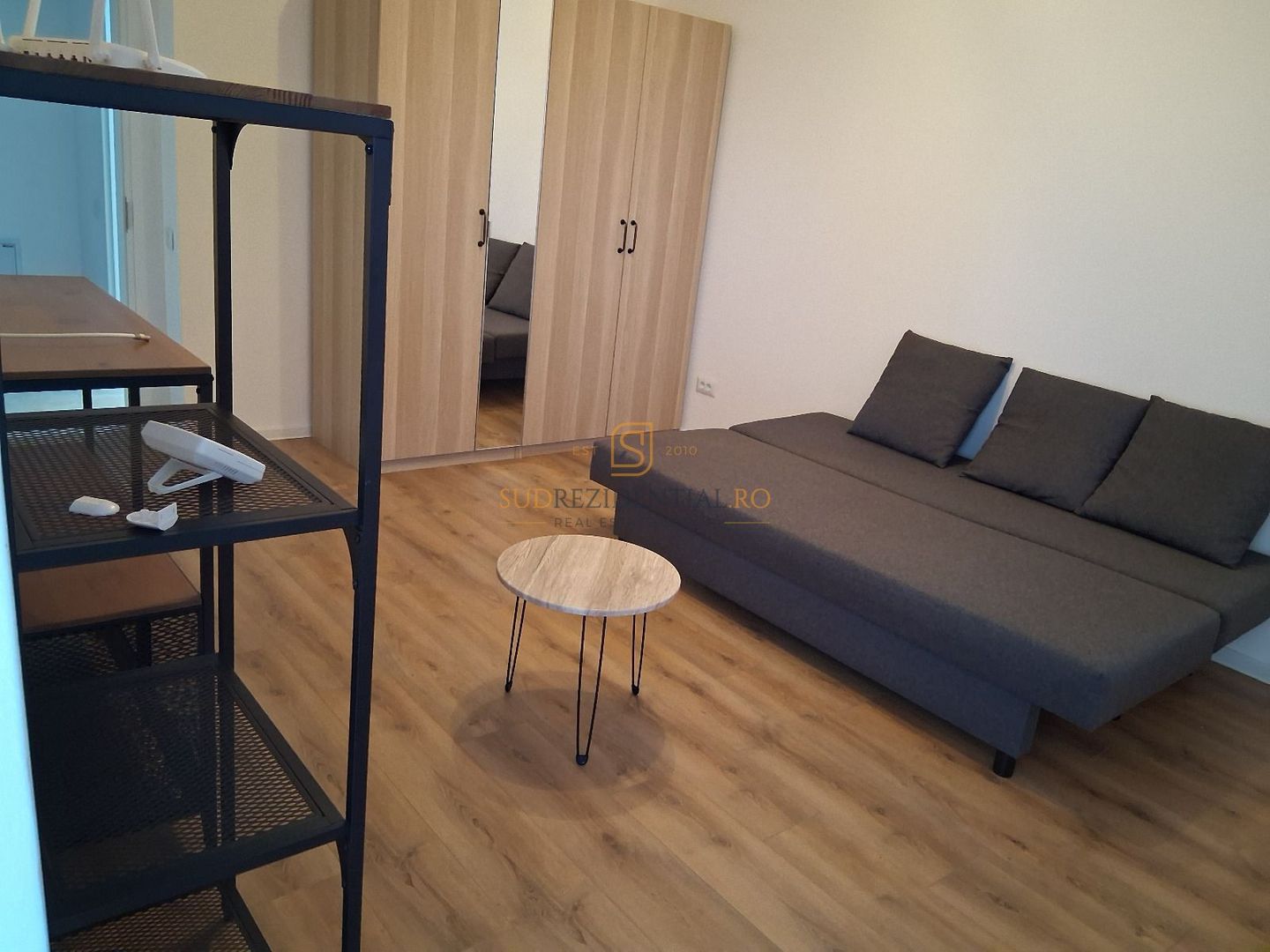 Închiriere apartament modern , etaj intermediar, aproape de metrou - Poză 1