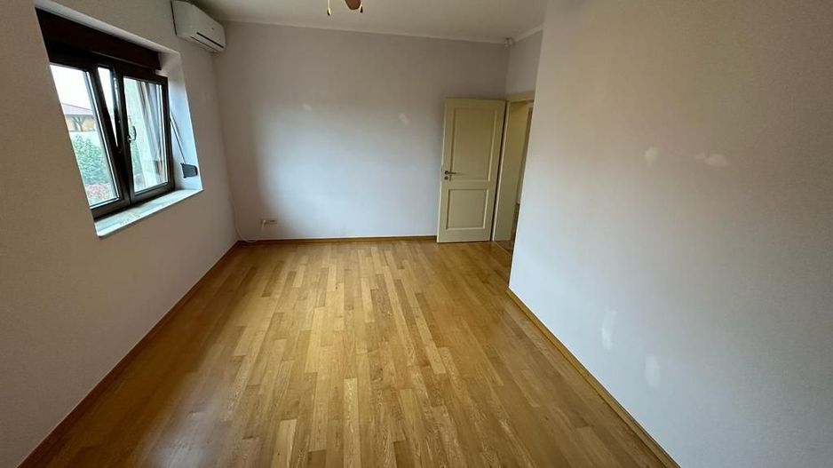 VILA  - ARADULUI. -British - Poză 37