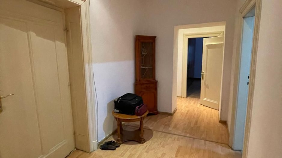 Ultracentral | View spre Piața Victoriei | 100 mp utili | Etaj 3 cu lift - Poză 2