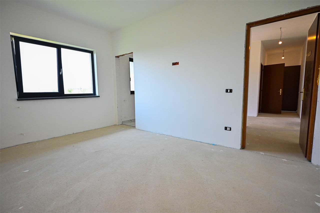 Casa personalizabila,pe un singur nivel,  pod mansardabil,pozitie cu liniste - Poză 2