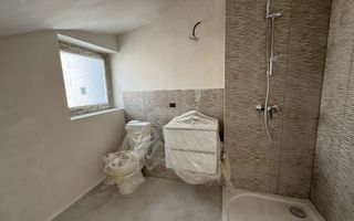 Townhouse modern cu grădină privată într-un cartier verde și sigur - Poză 3