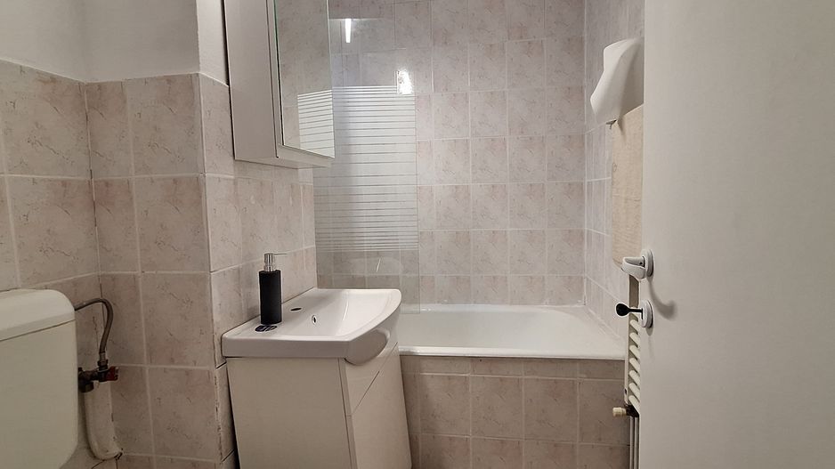 Apartament cu 3 camere - Central - Poză 15