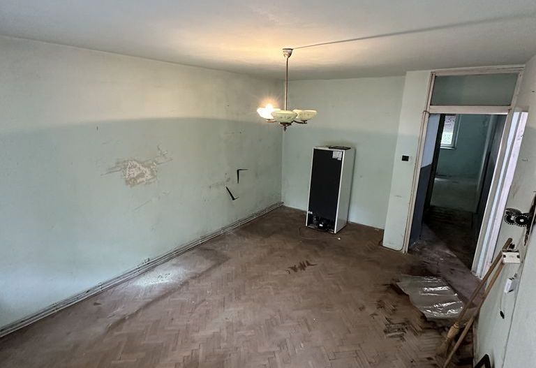 Apartament de renovat cu 2 camere, 50 mpu, parter, Cetate, Alba Iulia - Poză 3