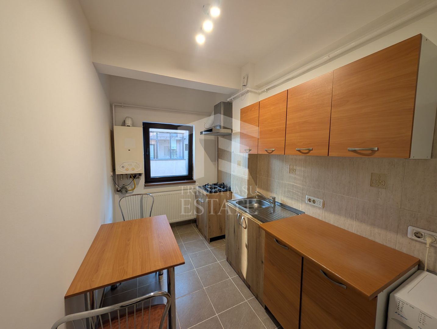 Garsonieră modernă 30 mp, Str. Cooperativei, cu balcon și parcare - Poză 6