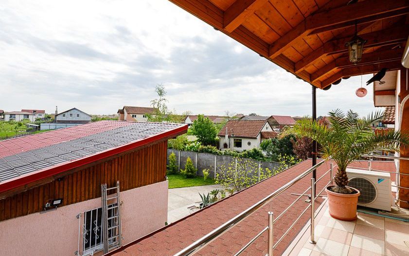 Casă pentru o familie numeroasă în Săcălaz - Poză 13