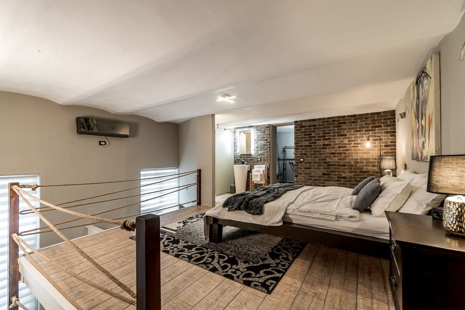 Apartament ultracentral | parter | mobilat și utilat - Poză 2