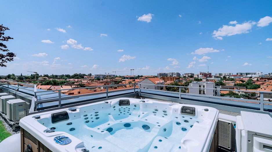 Penthouse 4 camere, ultracentral, Oradea. 800 000 E + TVA. Comision 0 - Poză 24