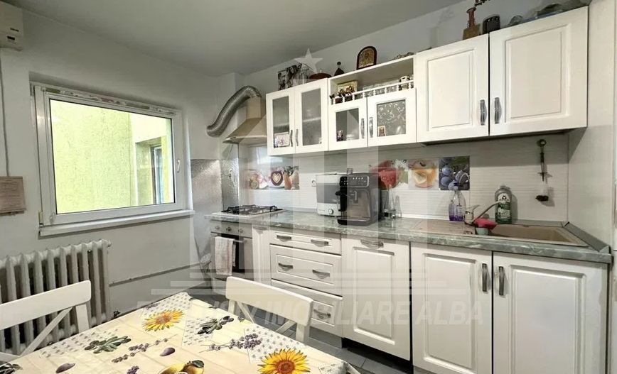 Apartament cu 3 camere decomandate, Cetate - Poză 4