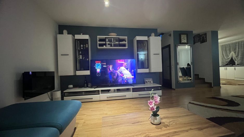 Casă spațioasă cu piscină, de vânzare în Simeria - Poză 12