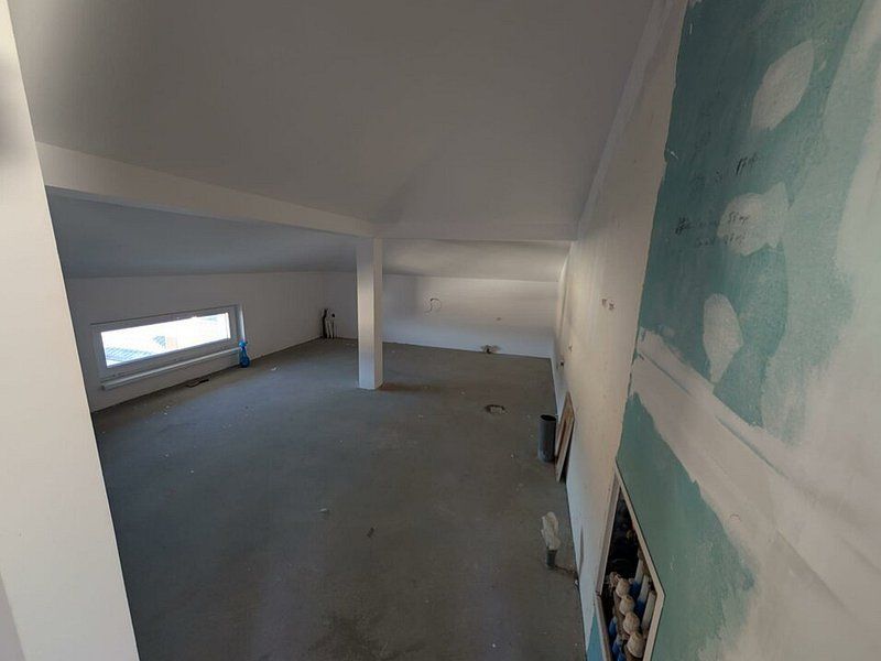 Casă Spațioasă 242 mp Utili și 600 mp Teren – Dragomirești-Deal - Poză 22