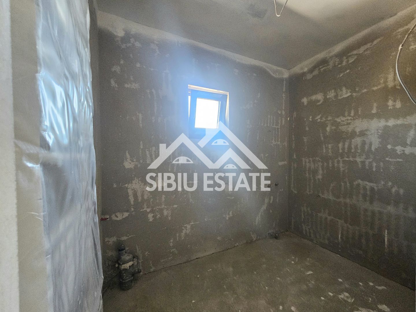 Casa noua 4 dormitoare, spatiu bun pentru familie - Poză 27