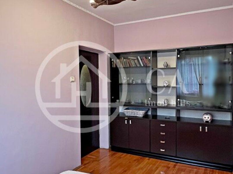 Apartament cu 3 camere de vanzare in zona Rogerius Oradea - Poză 10