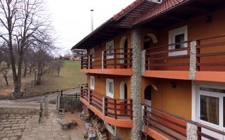 Pensiune 17 camere - zona Bran - Poză 7