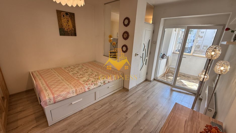 o camera, balcon, Ultracentral, Piata Stefan cel Mare, Teatru - Poză 1