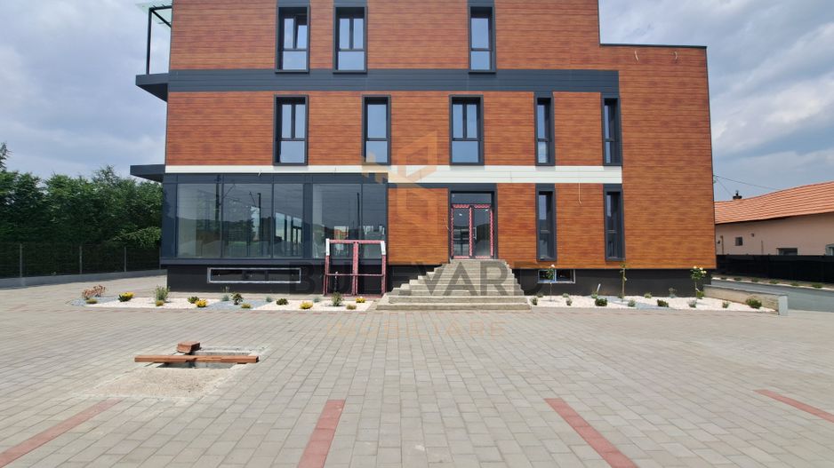 Cladire comerciala situata la drum intens circulat, 1365 mp utili + 20 parcari - Poză 5