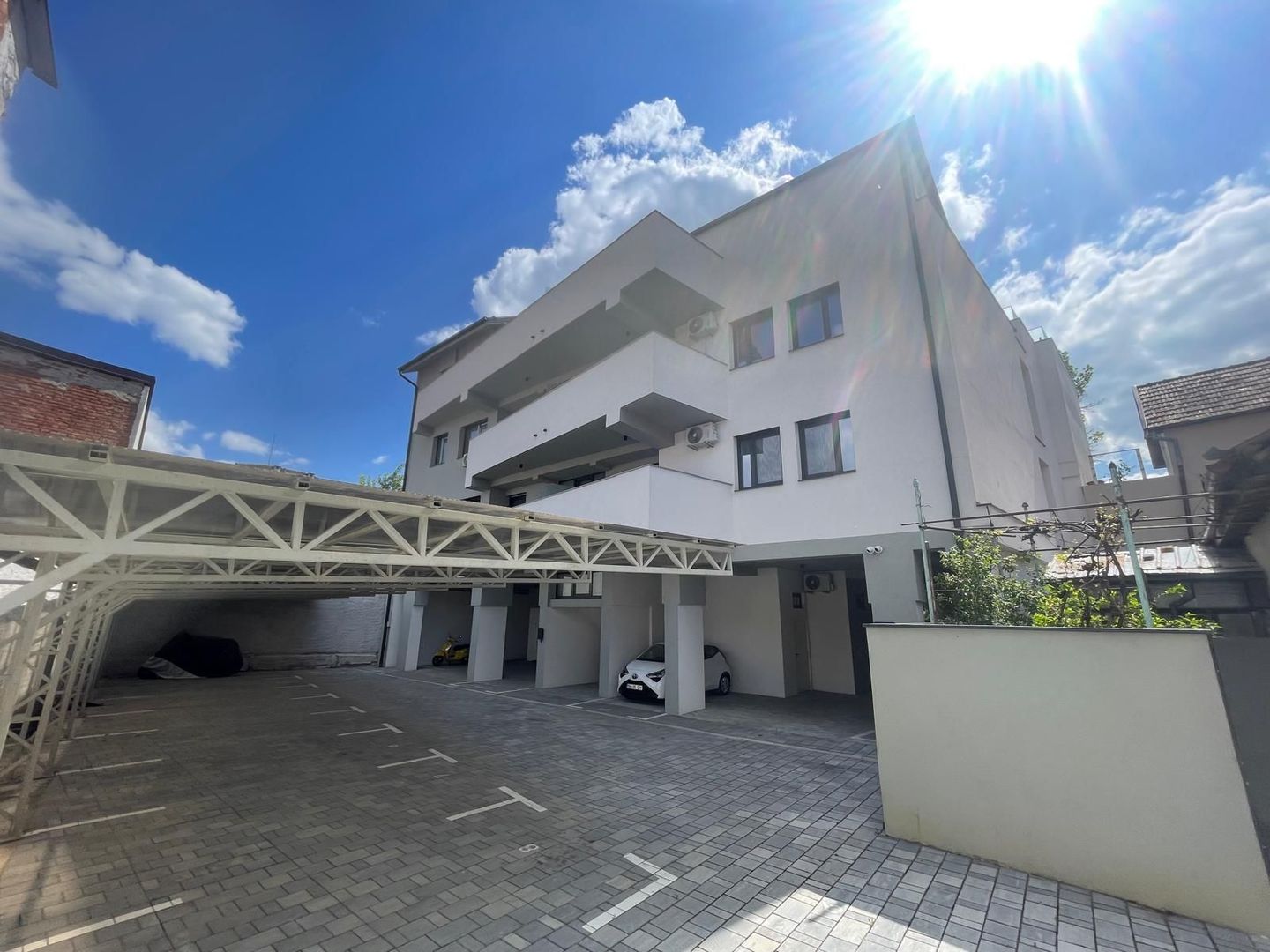 Oază urbană lângă Parcul Brătianu–apartament modern cu terasă spațiosa - Poză 14