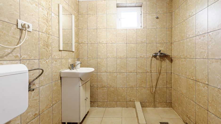 Casă cu 2 corpuri de clădire în Pecica, Arad. - Poză 18