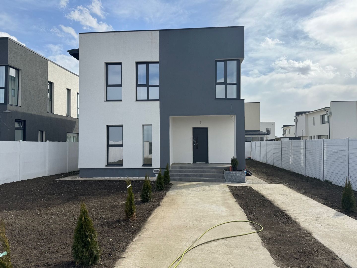 Vila MODERN Tunari cu Pompa de caldura, curte 430m2,  0% comision - Poză 1