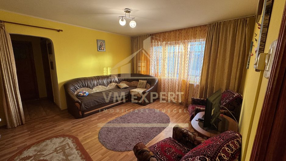 APARTAMENT 2 CAMERE ETAJ 4 VIȘOI CAMPULUNG - Poză 2