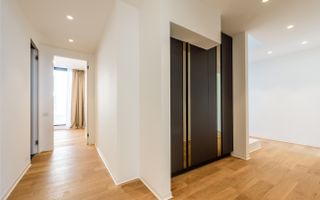 Apartament de 5 camere spațios, situat în zona Nord din Constanța - Poză 11