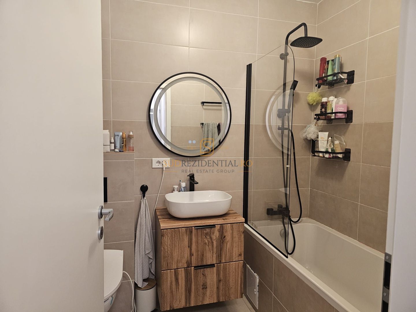 Apartament cu 3 camere, complet mobilat si utilat, acces rapid metrou - Poză 18