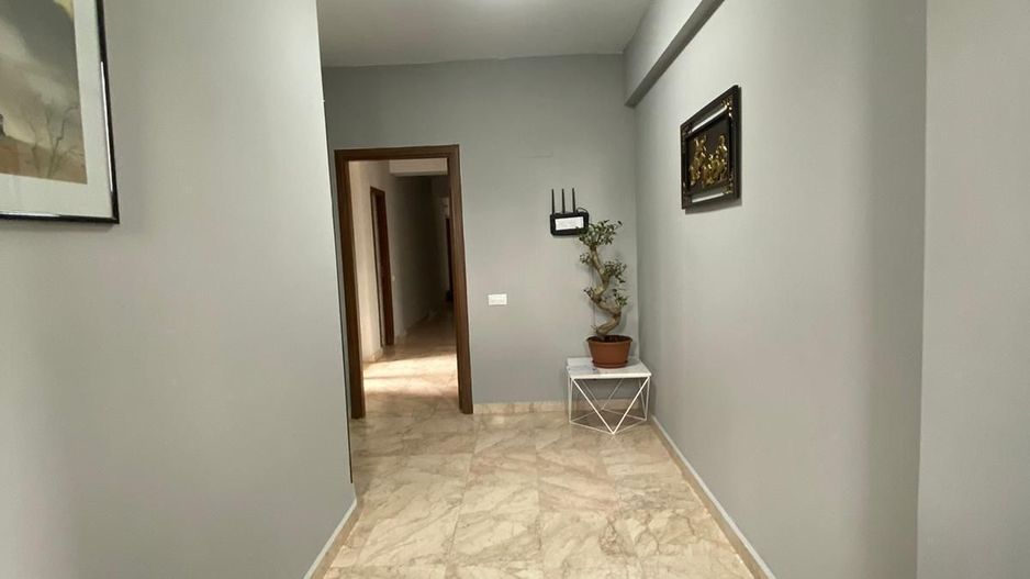 Apartament -220mp + terasa 200mp sector 4 Pasaj Marasesti an bloc 2000 - Poză 3