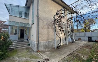 Investiție cu potențial: 2 apartamente + mansardă – Comison 0