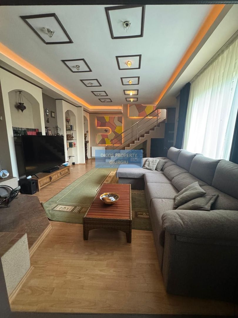 Casă de vânzare pe strada Tudor Vladimirescu - Poză 1