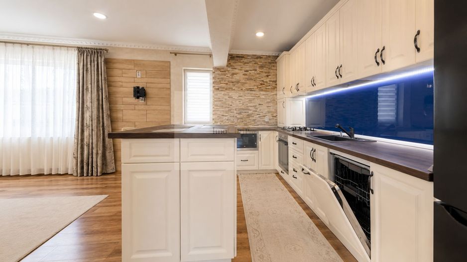Vânzare  apartament de familie cu 4 camere,pod amenajat-2 parcări-Iris - Poză 2