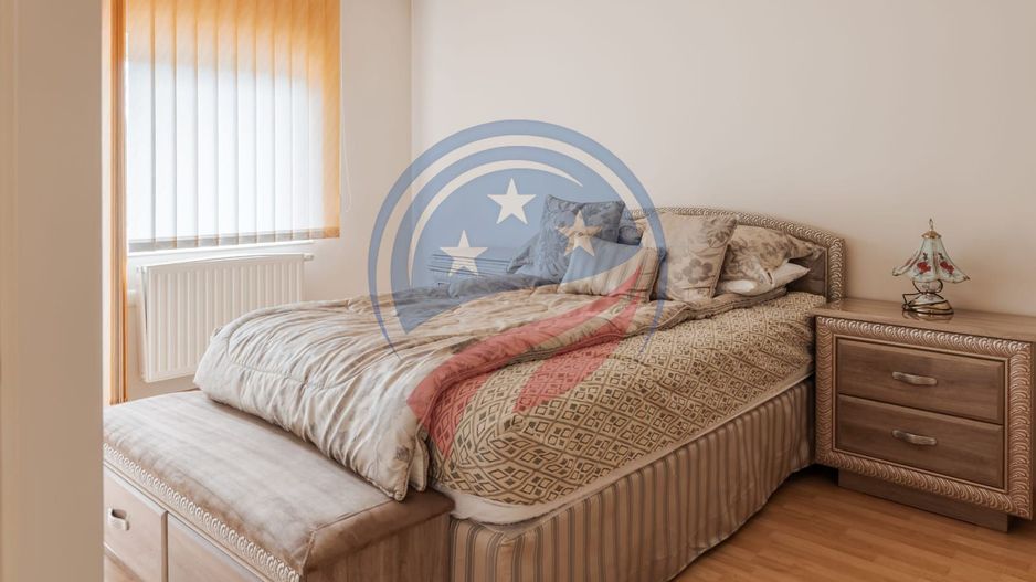 Vila superba cu cinci camere zona centrala - Poză 17