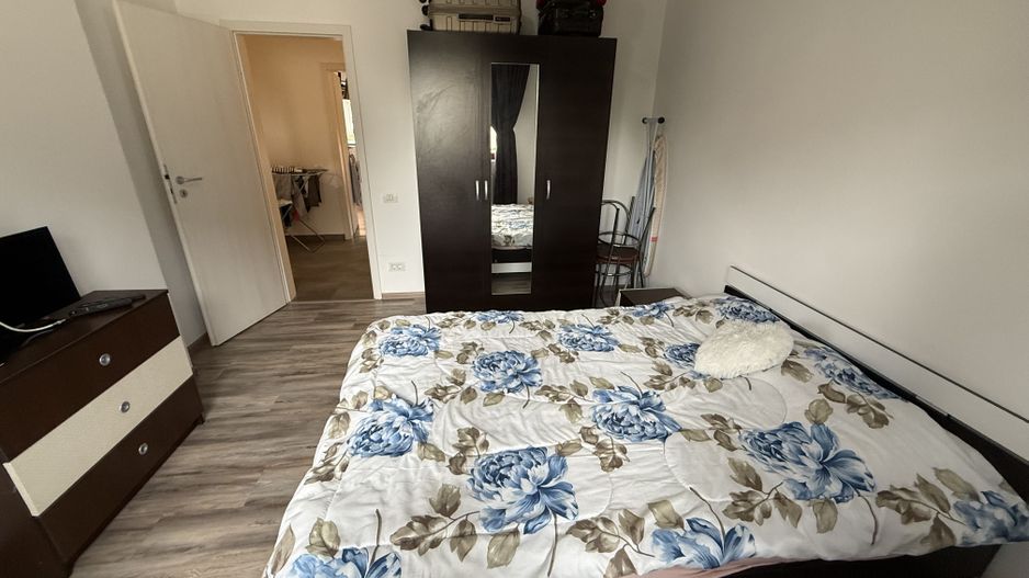 Casă înșiruită complet mobilată + curte+ 2 parcari în complex inchis! - Poză 16