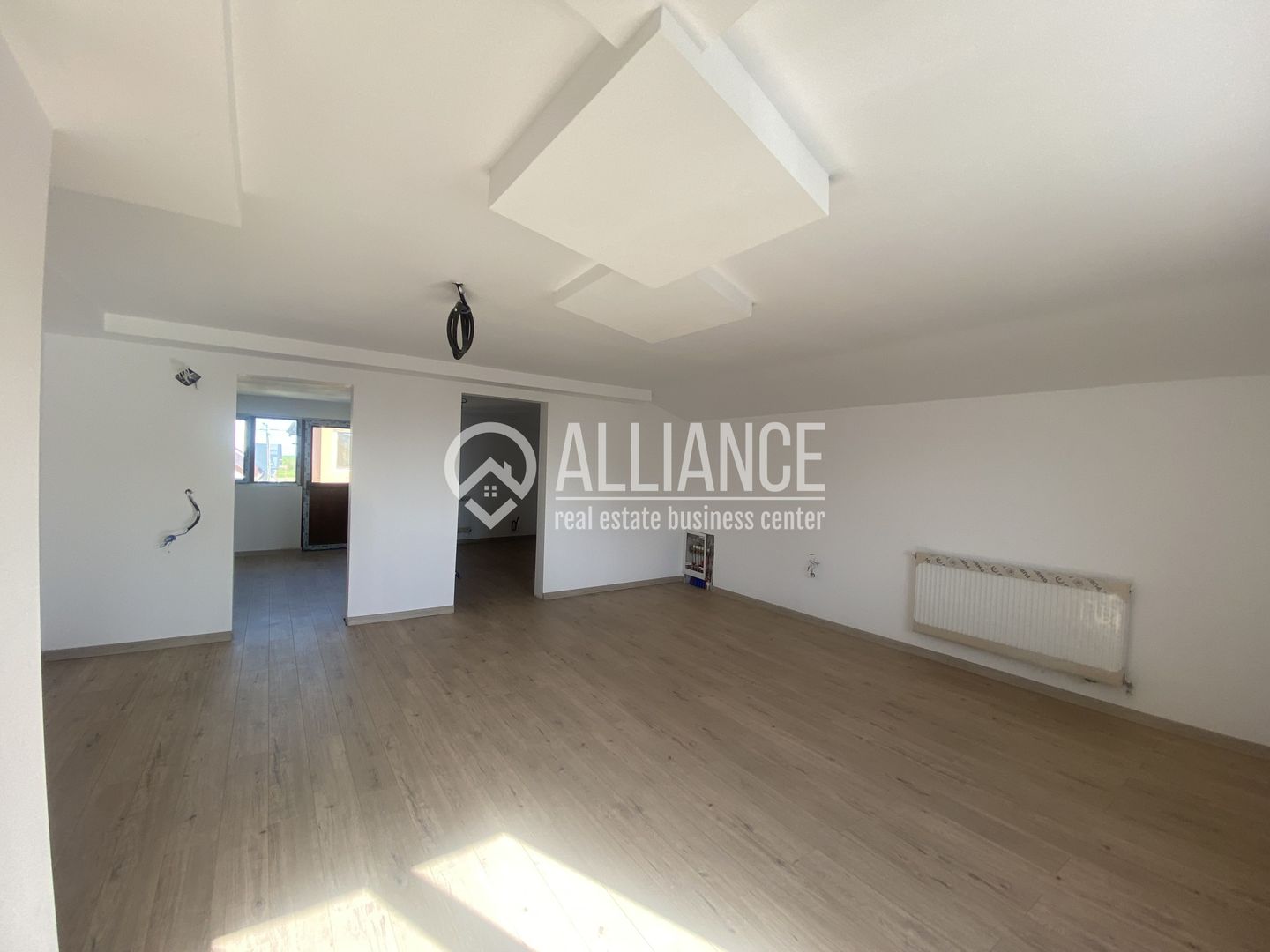 VALU LUI TRAIAN(COD 07) -Casa P+M 5 camere cu teren de 300 mp - Poză 24