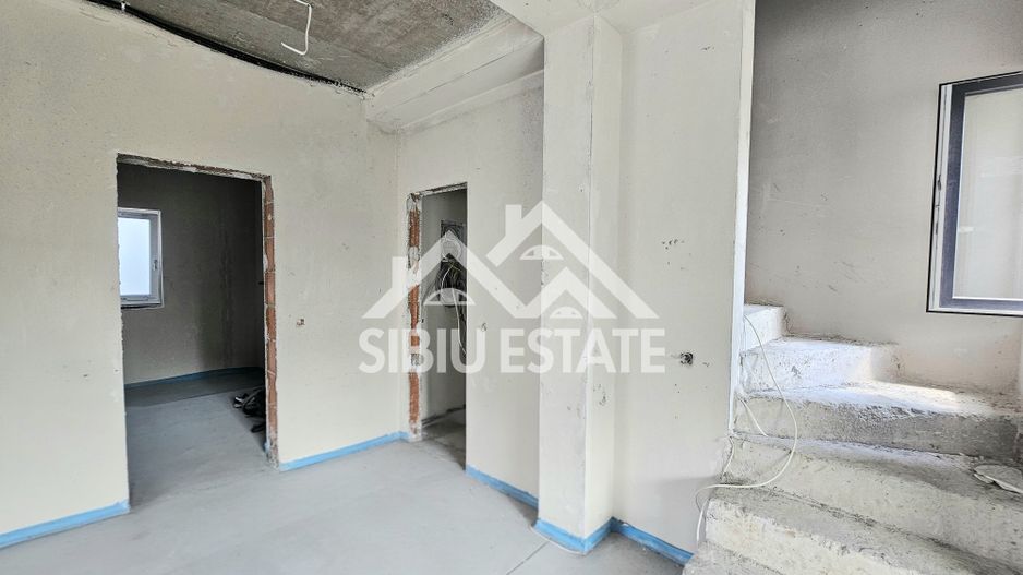 Casa noua 4 camere Selimbar central - Poză 3