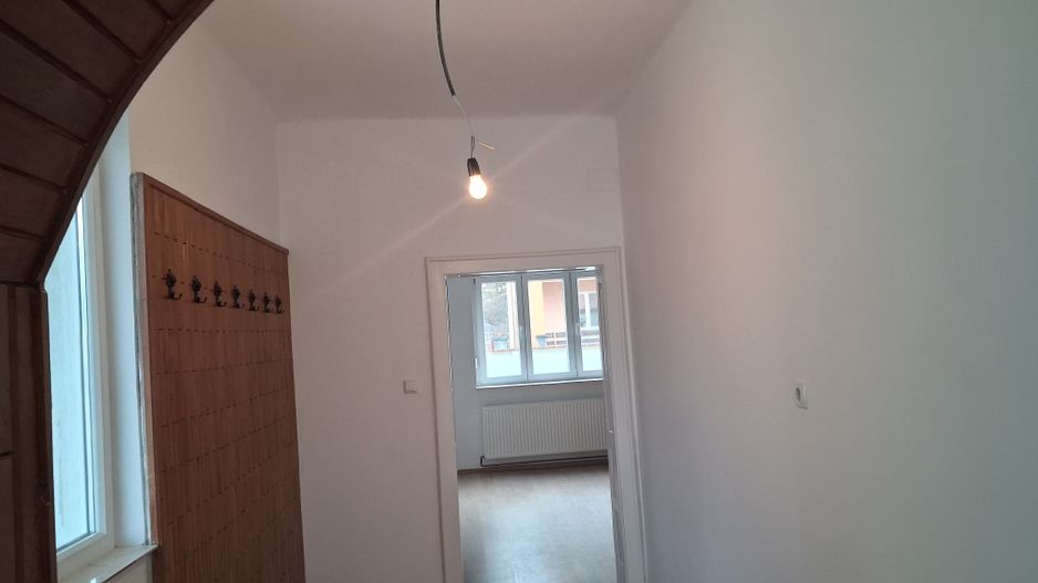 Casă / Vilă cu 5 camere de vânzare în Titulescu, Satu Mare - Poză 3