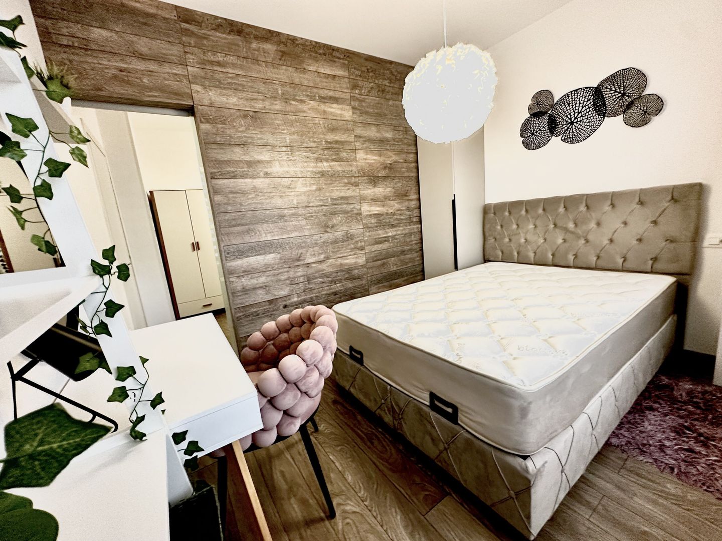 Penthouse modern de inchiririere cu 3 camere, terasă 80 mp zona Coresi - Poză 8