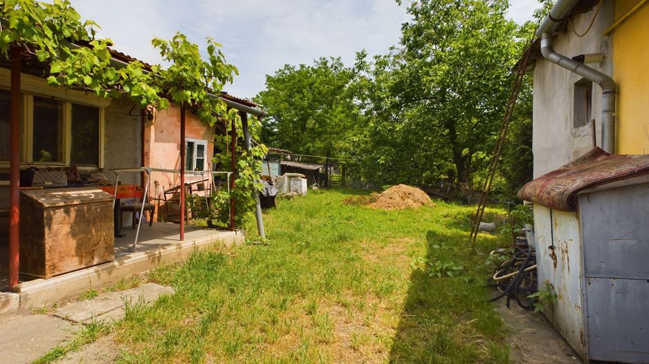 Casă cu teren generos la graniță cu România - Poză 5