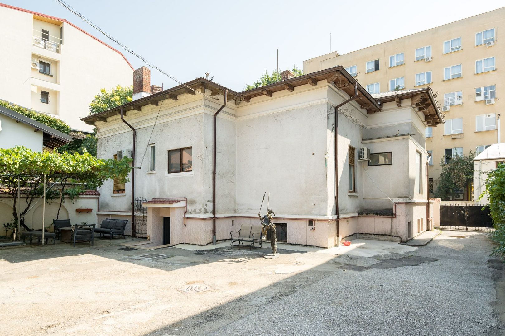 VILA REPREZENTATIVA ICOANEI - Poză 27