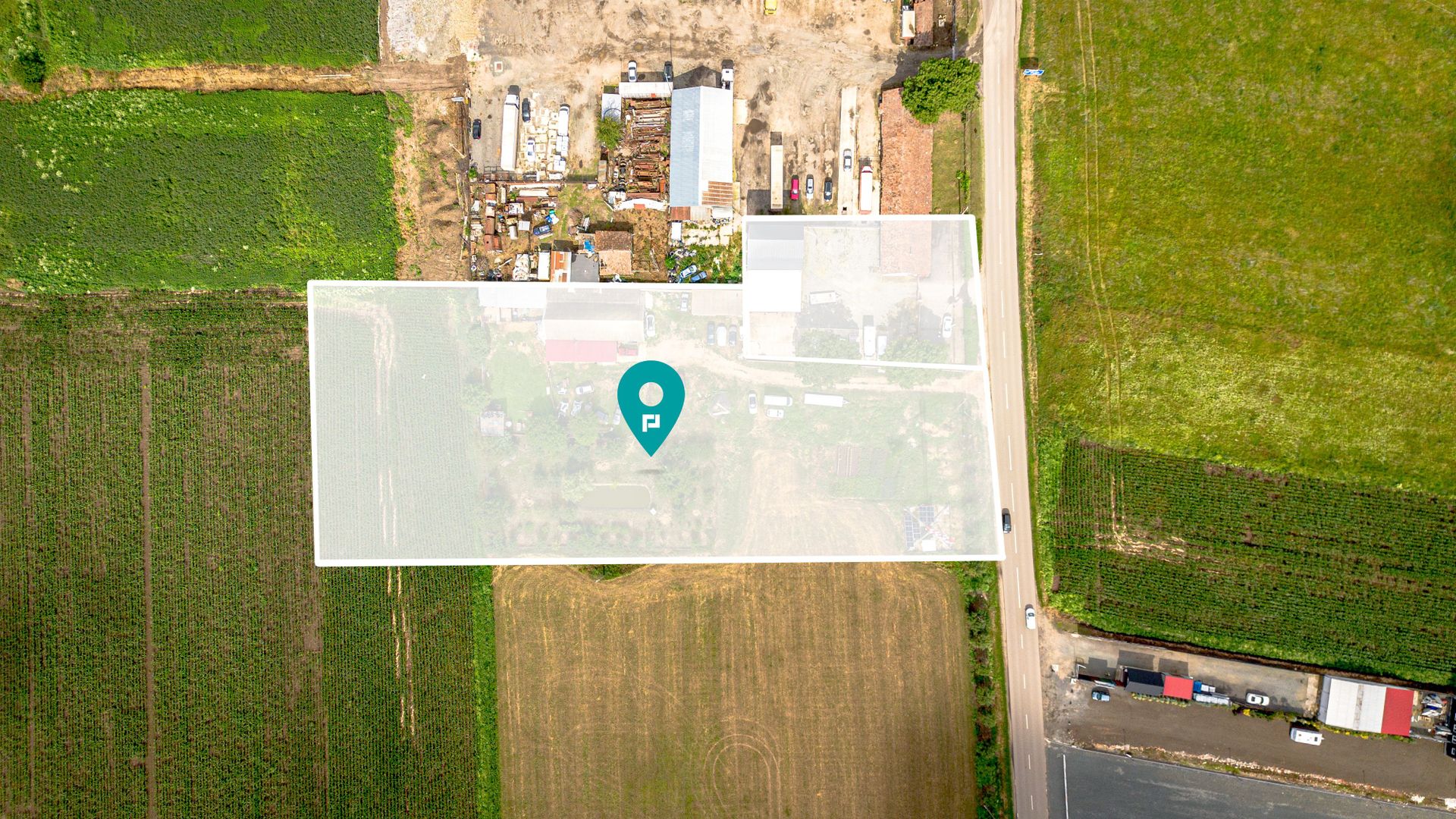 Teren intravilan 9800 mp și construcții 500 mp - Poză 2