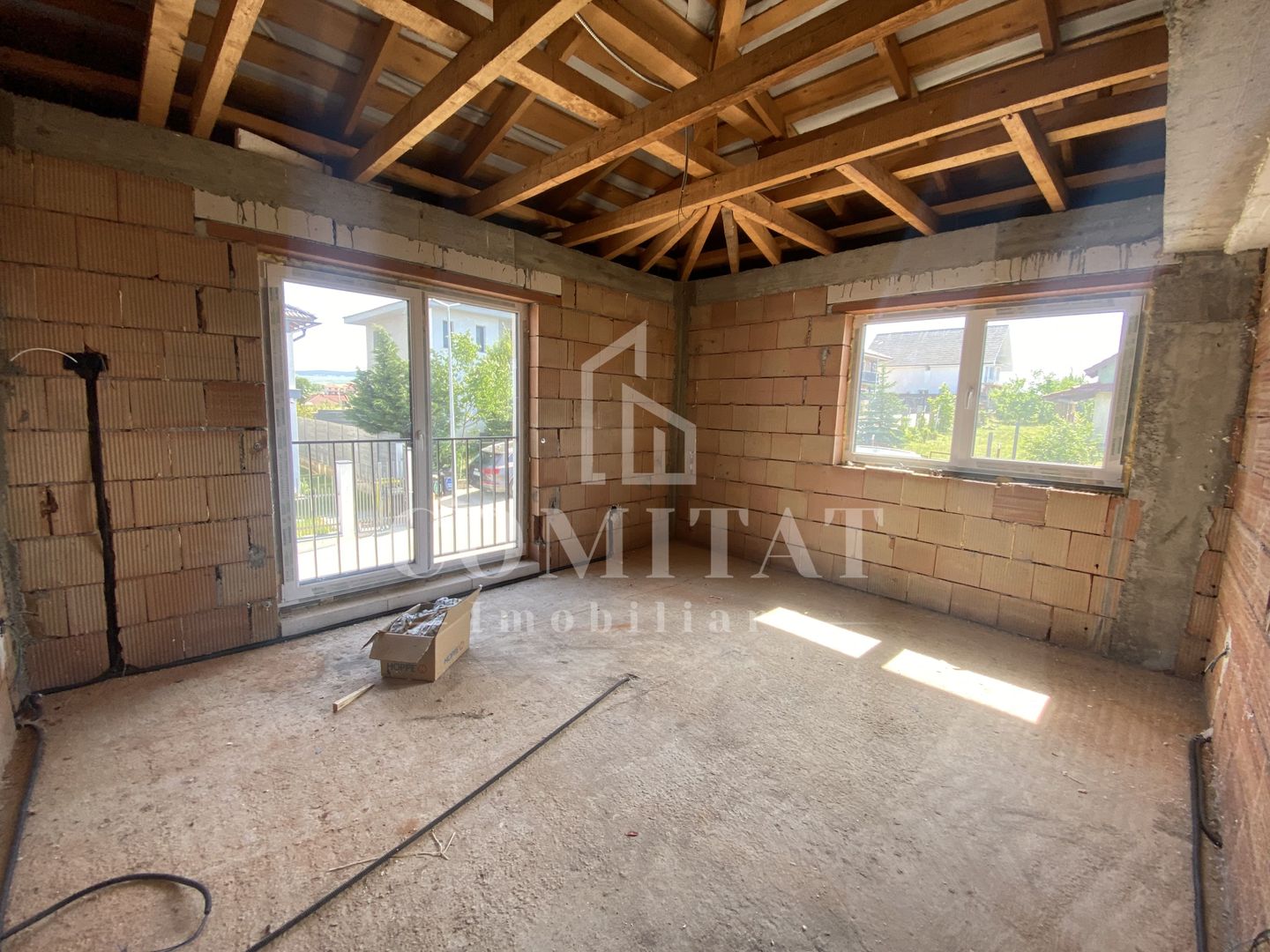 Casă individuală de vânzare | Dispunere pe 2 niveluri | Dezmir - Poză 1