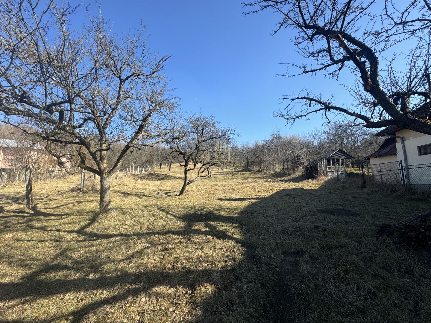 TEREN INTRAVILAN 3400 MP, VOINESTI, LERESTI - Poză 1