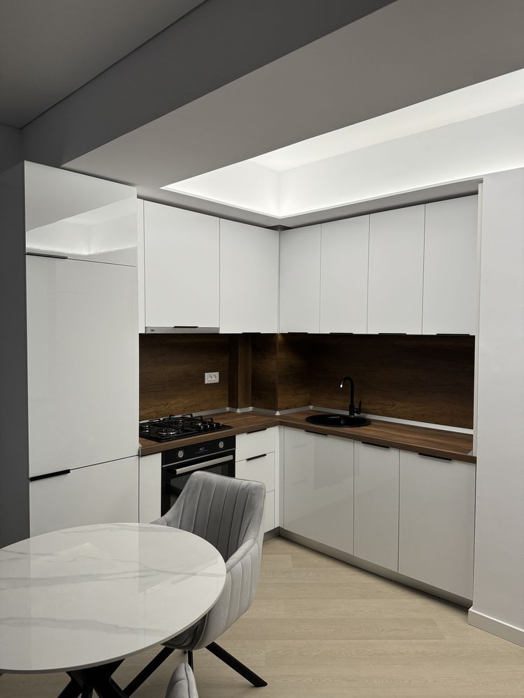 De inchiriat | 2 camere | Cortina North Pipera - Poză 2